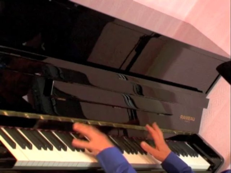 Maroon 5  Never Gonna Leave This Bed by Christophe Pradier