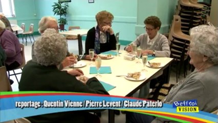 Visite des élus au club de l'age d'or du cateau.