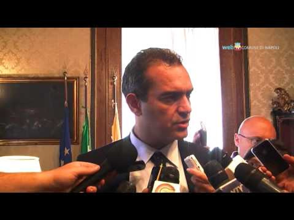 Napoli - Il sindaco de Magistris commenta la strage di Lampedusa (04.10.13)