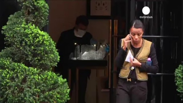 Axe-wielding gang rob luxury Paris boutique