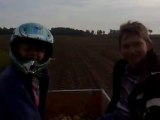 Glaner les patates, c'est mieux en quad !!! Adrien, Antoine et Emma !