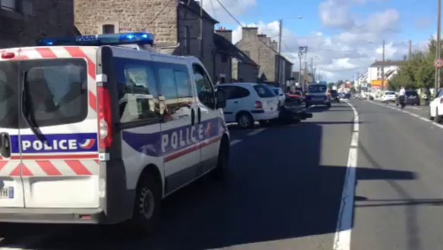Un motard blessé dans une collision - Collision entre une voiture et une moto