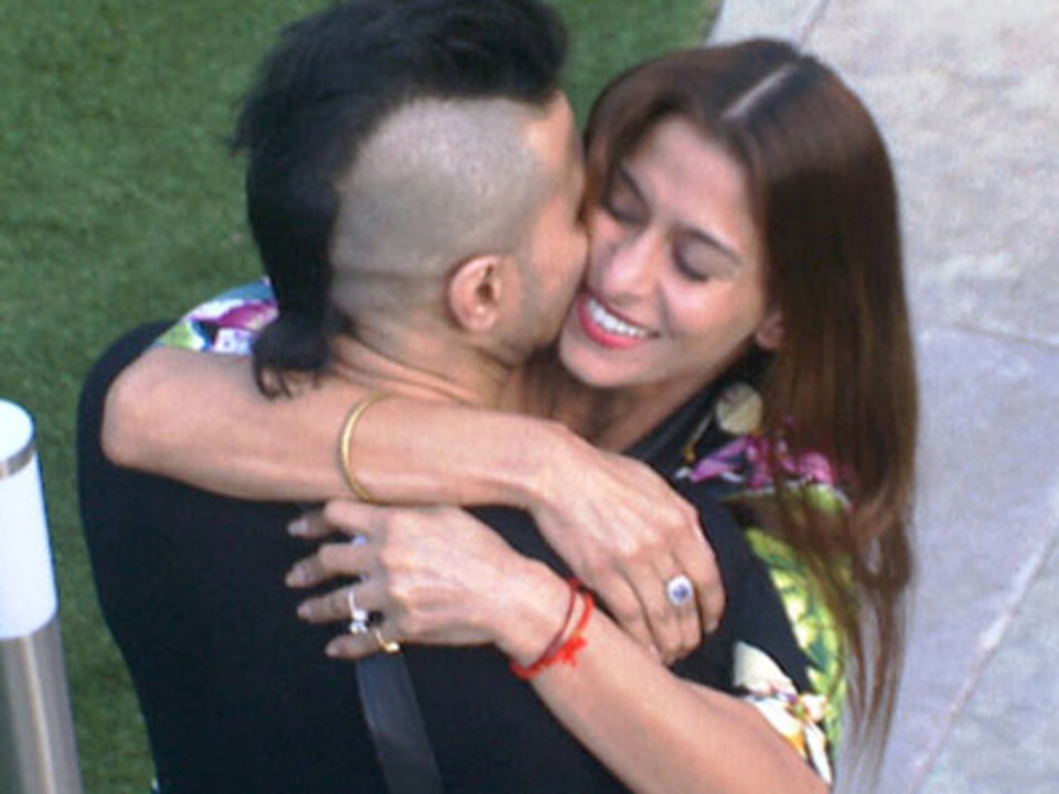 Bigg Boss 7 Contestants Shilpa And Apurvas Full Love Story