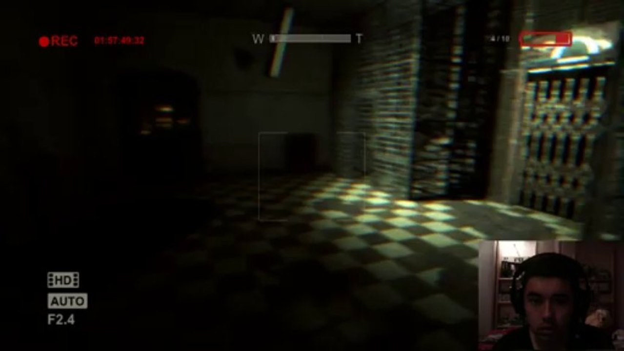 Outlast ft Tsuki-Kyoko 8/ Dehors, Ya des trucs bizarres....