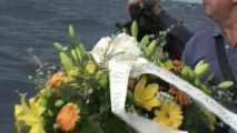 Flowers laid at sea in memory of Italy shipwreck dead