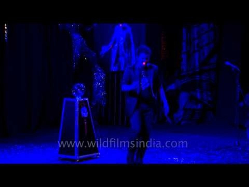 Amazing  David performing  Tricks with light  : at Dilli Haat Magic Fest