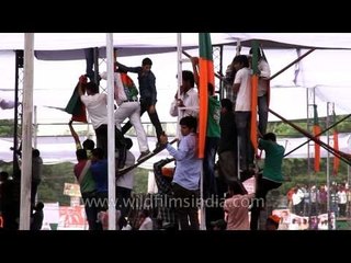 Delhi awaits the arrival of Narendra Modi