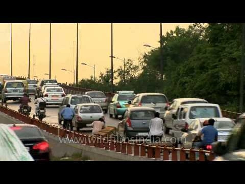 Busy traffic on flyover