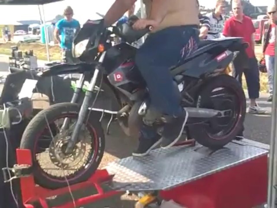 derbi senda xtreme 2006  op de testbank @ brommersprint genemuiden