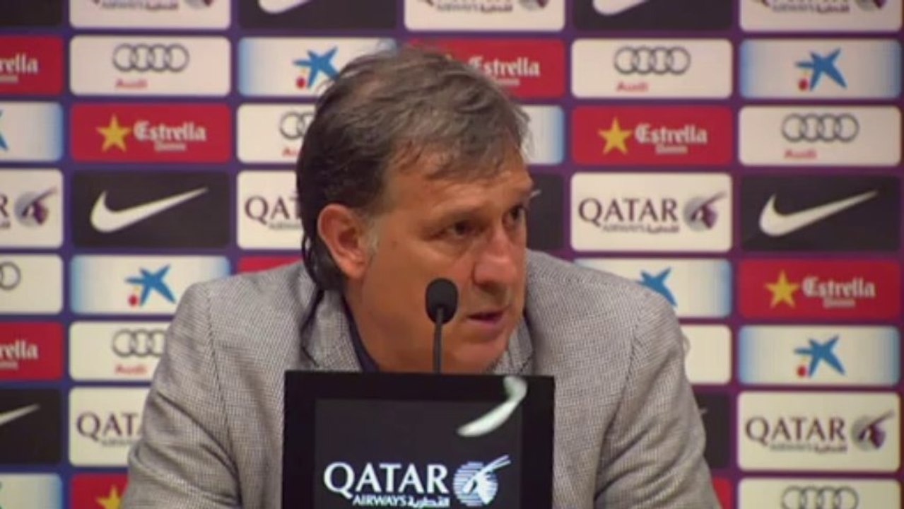 Martino: ''El árbitro se olvidó de pitar 2 penaltis sobre Neymar''