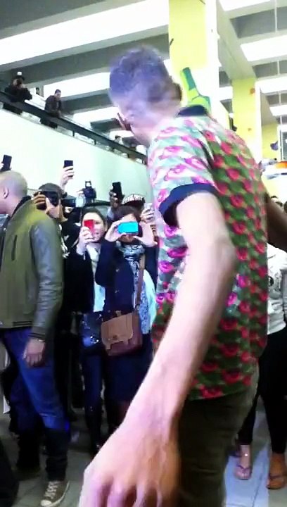 Stromae chante dans le metro de Montreal