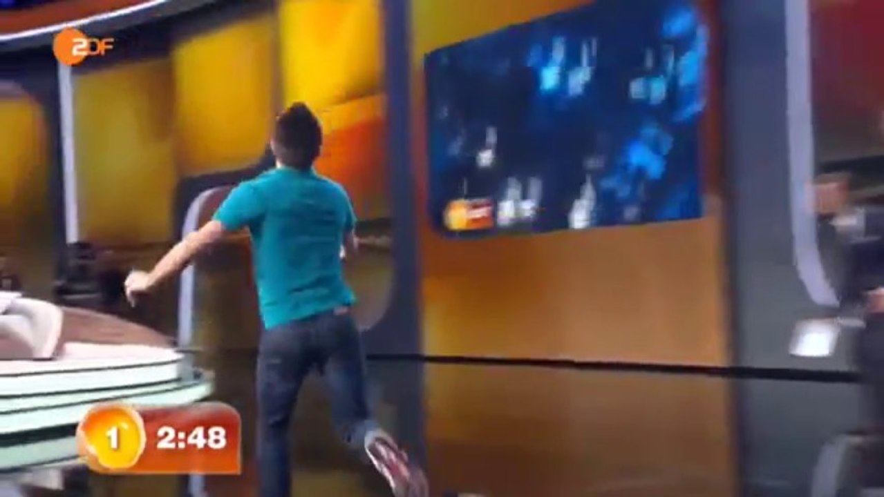 Wetten Dass..?! LIVE 05.10.2013 - Wette 'Eiwurf' [HQ-TV_480p]