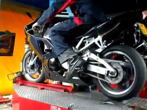 yamaha r1 van ivo op de testbank 150 pk