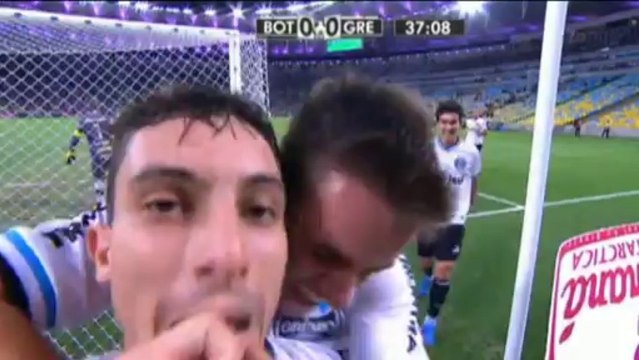 Gremio keep title hopes alive as Botafogo stutter