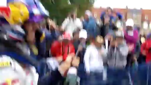 Rallye de France en Alsace 2013 : Ogier arrose les spectateurs à Haguenau le 6 octobre