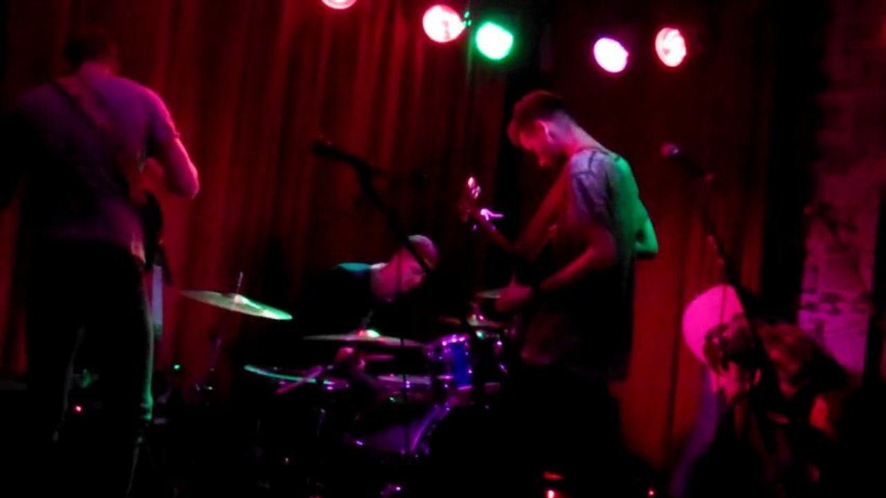 004summer snowmen live at the camden enterprise new song runnaway