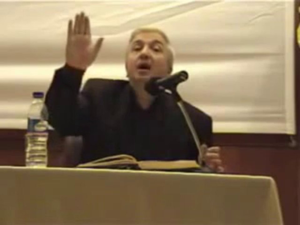 Adam din adına saatlerce konuşuyor ama 1 tane ayet okumuyor! [Prof. Dr. Mehmet Okuyan]