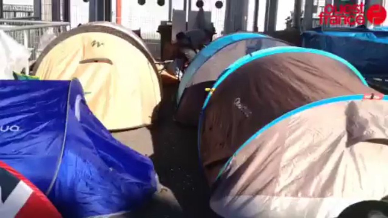 Vincent campe depuis le 19 septembre au zénith - Concert de Mylène Farmer: Vincent campe depuis 20 jours au Zénith