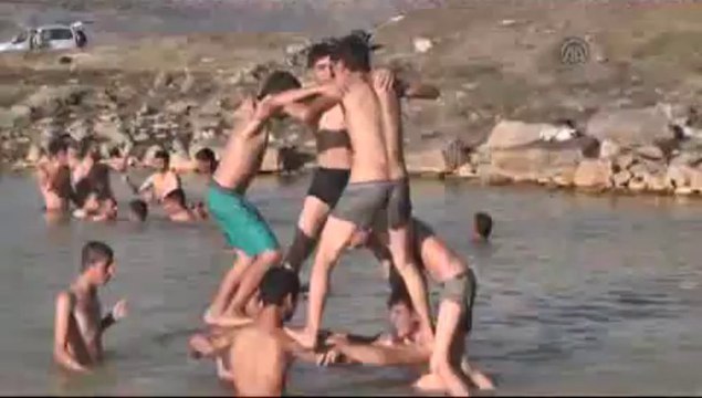 Yazın turistlere, kışın mandalara