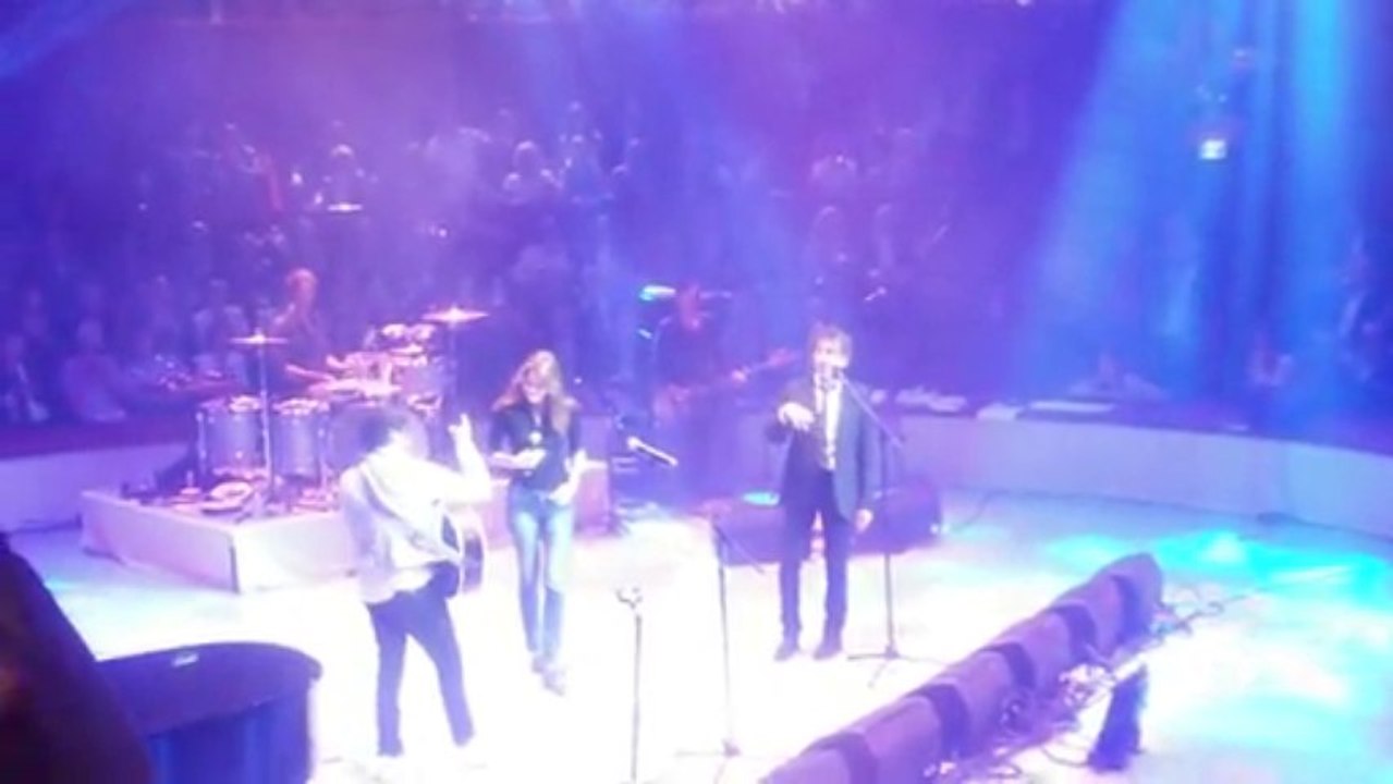 Carla Bruni chante Joe Dassin avec Souchon et Voulzy
