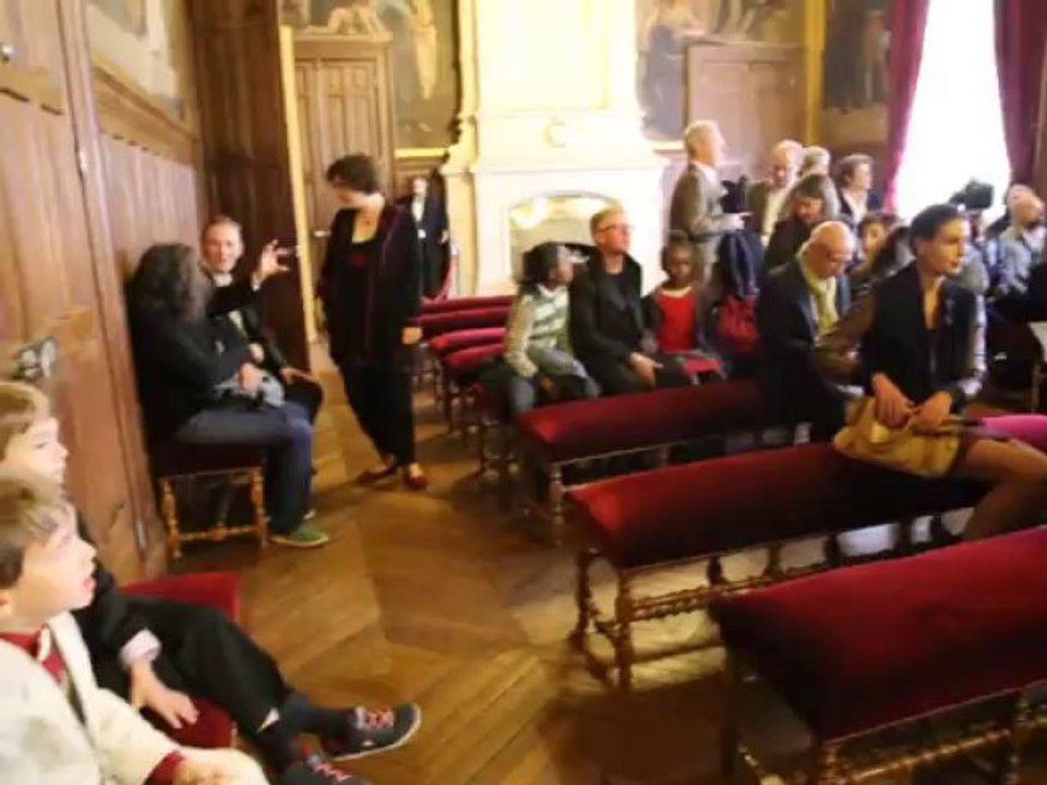 Entrée dans la salle des mariages