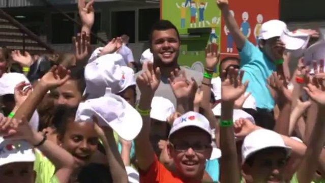 Jo-Wilfried Tsonga inaugure le Village Kinder
