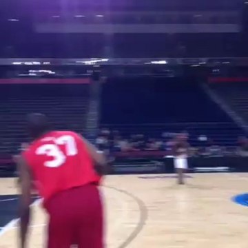 Vlade Divac behind the back midcourt shot