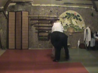 Shizentai ryo mune dori : waki gatame (forme 1)