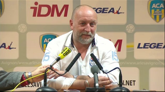 Conférence de presse AC Arles Avignon - RC Lens (1-1) : Franck  DUMAS (ACA) - Antoine  KOMBOUARE (RCL) - 2013/2014