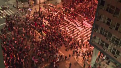 Anarchist group turns teachers' march in Rio violent