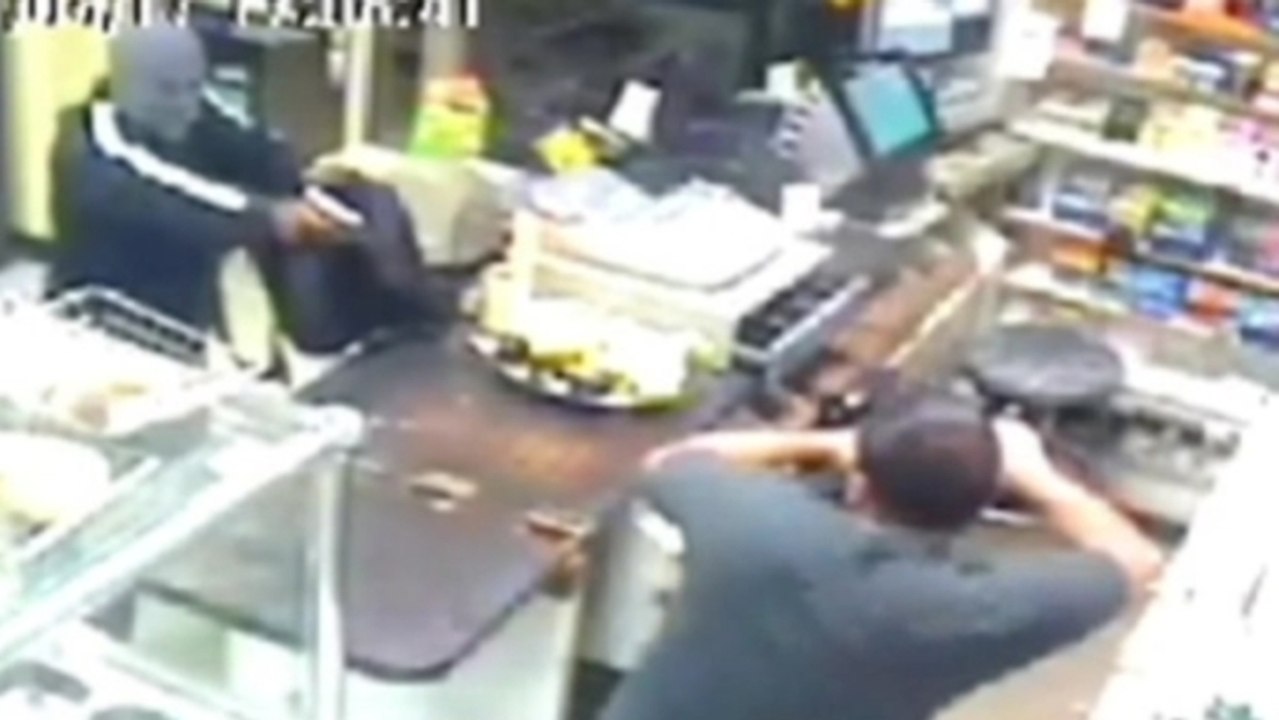Machete outdoes gun in attempted robbery