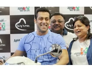 Salman Khan Prefers Friends & Doing Charity Over Money !