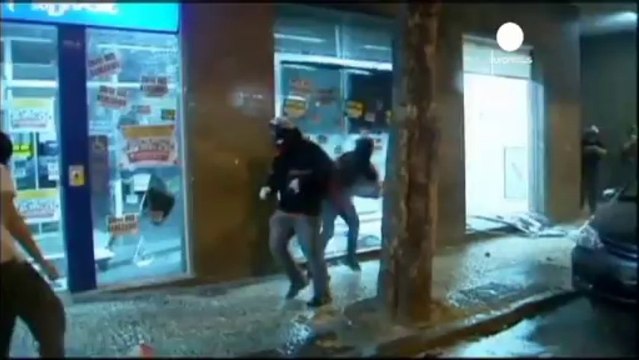 Brazil: Rio teachers' protest descends into violent chaos