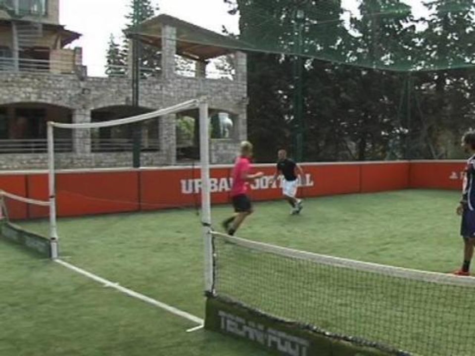 Le techni-foot: le sport qui associe le football et le tennis - 08/10