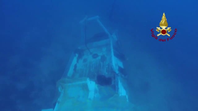 Lampedusa (AG) - Il naufragio dei migranti. Il relitto (07.10.13)