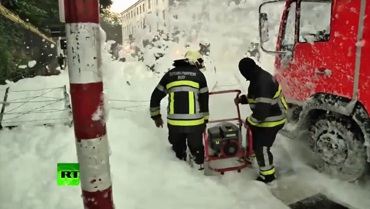 Video: Firemen soak cops in foam protesting cuts in Brussels
