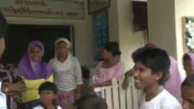 Conversation between residents and refugees At the Rohingya Detention Center in Thailand. محادثة بين مقيم واللاجئين  في مركز الاحتجاز الروهينجا في تايلاند باللغة الروهنجية
