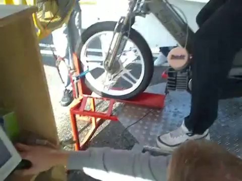 8,9 pk gila puch sprinter op de testbank brommersprint genemuiden 2009 R.T.E