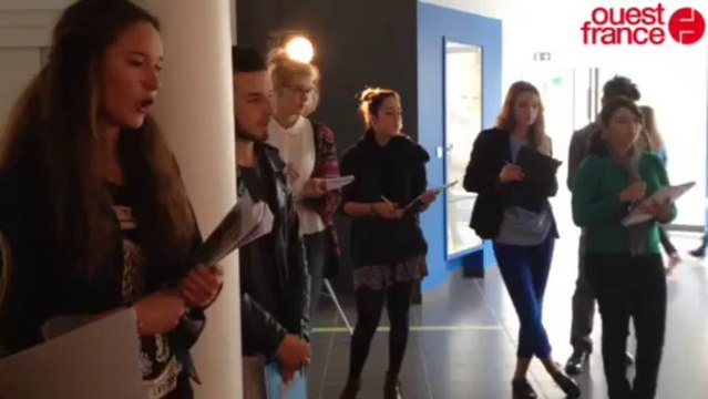 Exposition au lycée - Les élèves présentent les œuvres
