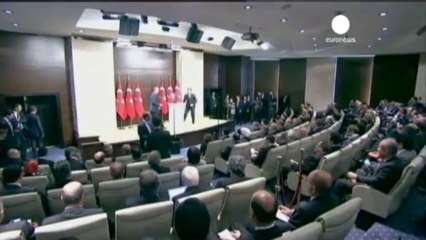 Turchia, cade il divieto di indossare il velo islamico...
