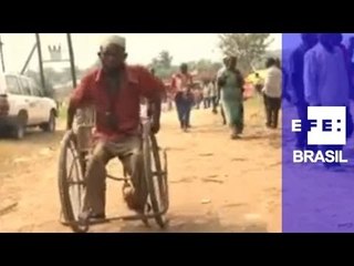 Deficientes e crianças tem dificuldades em fugir da guerra no Congo
