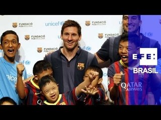 Barcelona chega à Tailândia e é recebido por centenas de torcedores