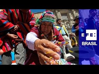 Bolivianos fazem oferendas à Pachamama em La Paz