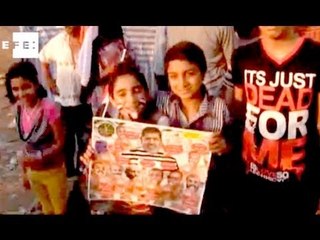 Após anúncio de derrubada do presidente, egípcios comemoram na praça Tahrir