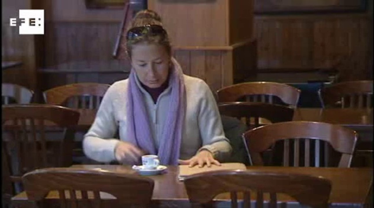 Spanish café rewards well mannered clients with discounts