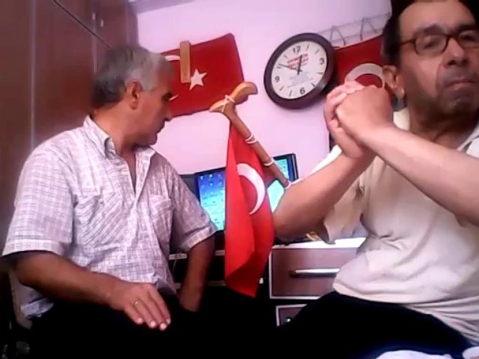 böyle güzel kardeşe tanrı herkesi  versin çok iyi insandır