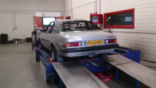 Opel Manta 2.4 standaard op testbank 138 pk
