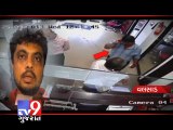 Chor captured in CCTV stealing money in bank, Valsad - Tv9 Gujarat