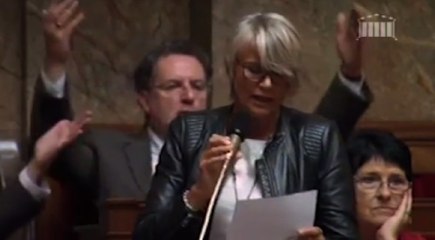 Un député UMP imite la poule face à sa collègue écolo