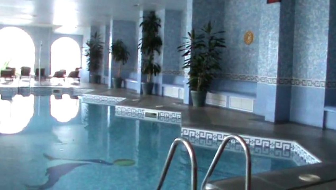 Riu Palace Madeira 4,5 Sterne Canico de Baixo Hotel Palmen Meer Strand Fitnessraum Sport Hallenbad Liegen Meerblick